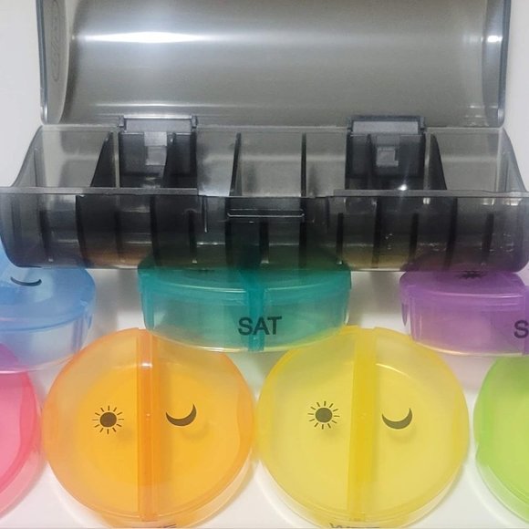 Medicine pill box container - Picture 7 of 7